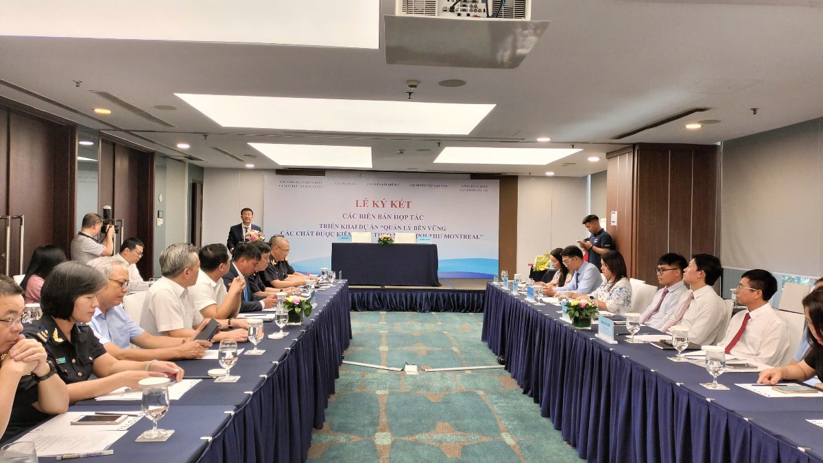 Toàn cảnh buổi lễ ký kết. Ảnh: Nhĩ Anh