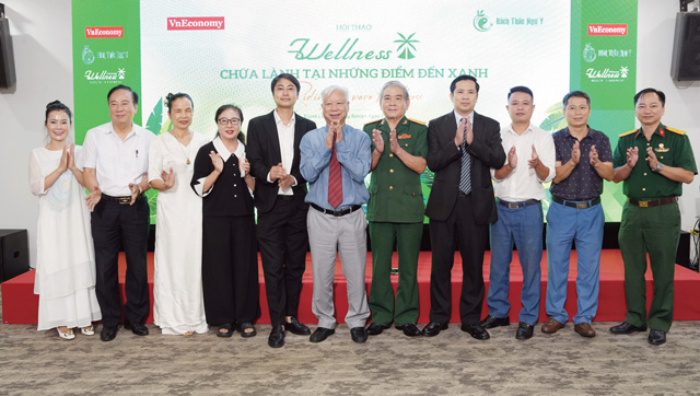 Delegates attending&nbsp; the recent “Riding the Wave to Wellness” workshop, organized by Tap chi Kinh te Viet Nam / Vietnam Economic Times / VnEconomy at&nbsp; Linh Truong Viet Y Duong, at Eureka Linh Truong Resort in Hoang Tien commune, north-central Thanh Hoa province. (Photo: VnEconomy)