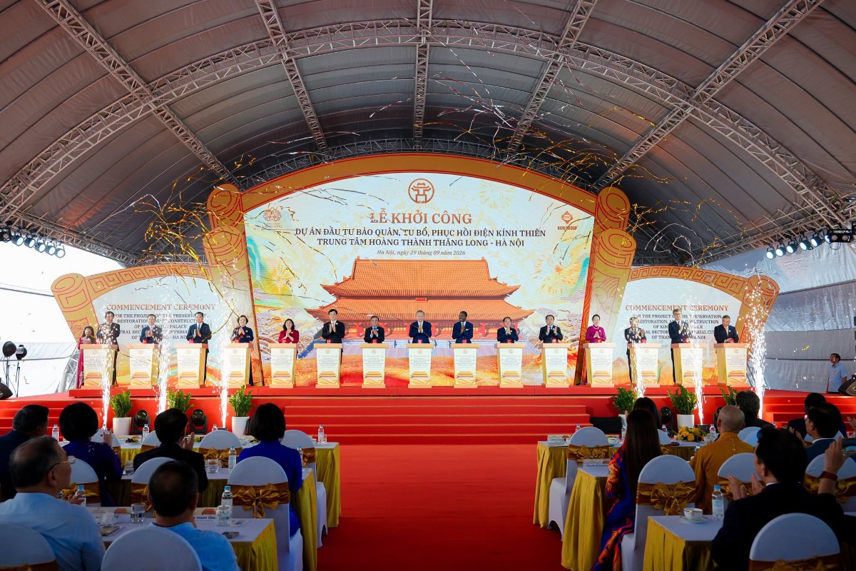 Tổng Bí thư, Chủ tịch nước Tô Lâm và các đại biểu thực hiện nghi thức khởi công Dự án đầu tư bảo quản, tu bổ, phục hồi Điện Kính Thiên. Ảnh: Hoàng thành Thăng Long