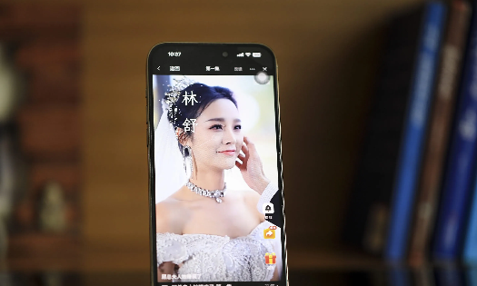 Đế chế phim ngắn Hongguo của Trung Quốc đang tích hợp cả livestream bán hàng trong ứng dụng. Ảnh: Getty Images