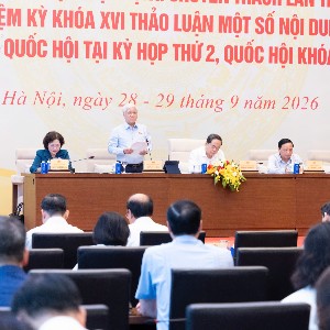 Phó Chủ tịch Thường trực Quốc hội Đỗ Văn Chiến điều hành phiên thảo luận. Ảnh: Cổng thông tin điện tử Quốc hội.