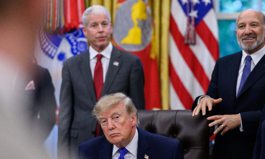 Tổng thống Mỹ Donald Trump (giữa) cùng một số quan chức chính phủ Mỹ tại một sự kiện ở Nhà Trắng hôm 28/9/2026 - Ảnh: Nhà Trắng.