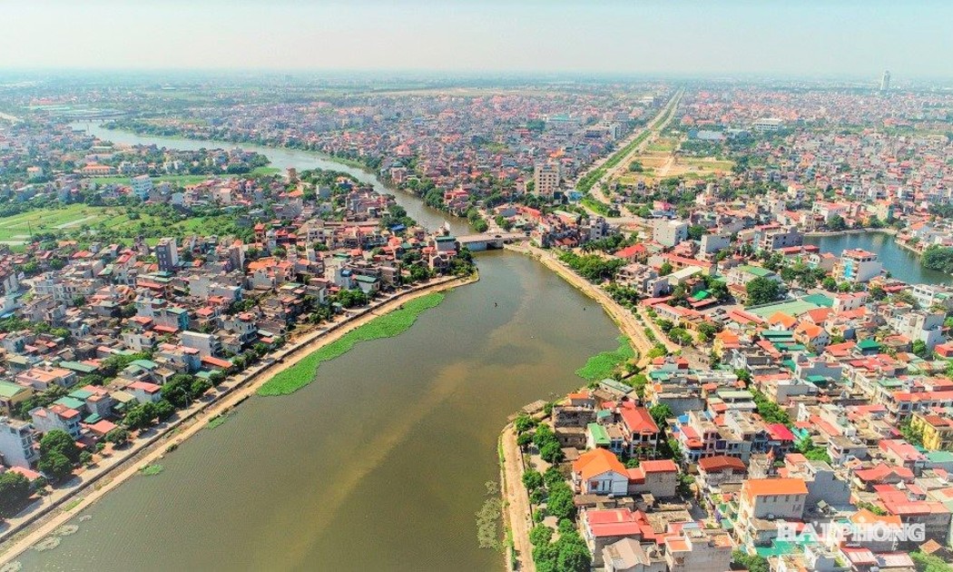 Kè sông Sặt được để xuất cải tạo, nâng cấp kết hợp nạo vét khơi thông dòng chảy. Ảnh: Báo Hải Phòng.