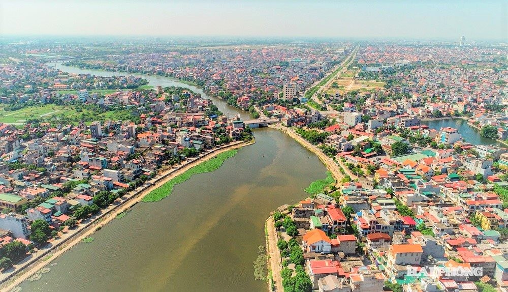 Kè sông Sặt được để xuất cải tạo, nâng cấp kết hợp nạo vét khơi thông dòng chảy. Ảnh: Báo Hải Phòng.