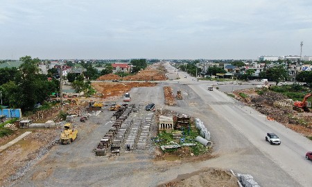 Công trường thi công dự án Đại lộ Nam sông Mã giai đoạn 2. Ảnh: Nguyễn Thuấn