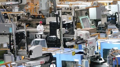 Vietnam's manufacturing PMI eases to 51.9 in September amid export headwinds