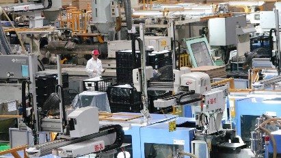 Vietnam's manufacturing PMI eases to 51.9 in September amid export headwinds