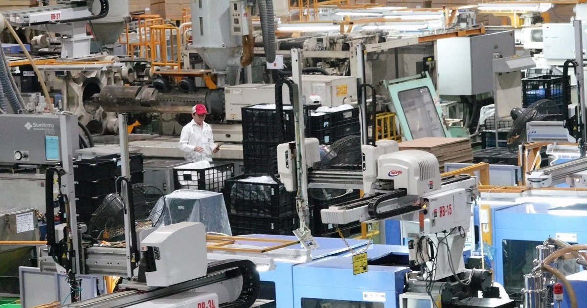 PMI giảm xuống 51,9 điểm, ng&agrave;nh sản xuất Việt Nam vẫn duy...
