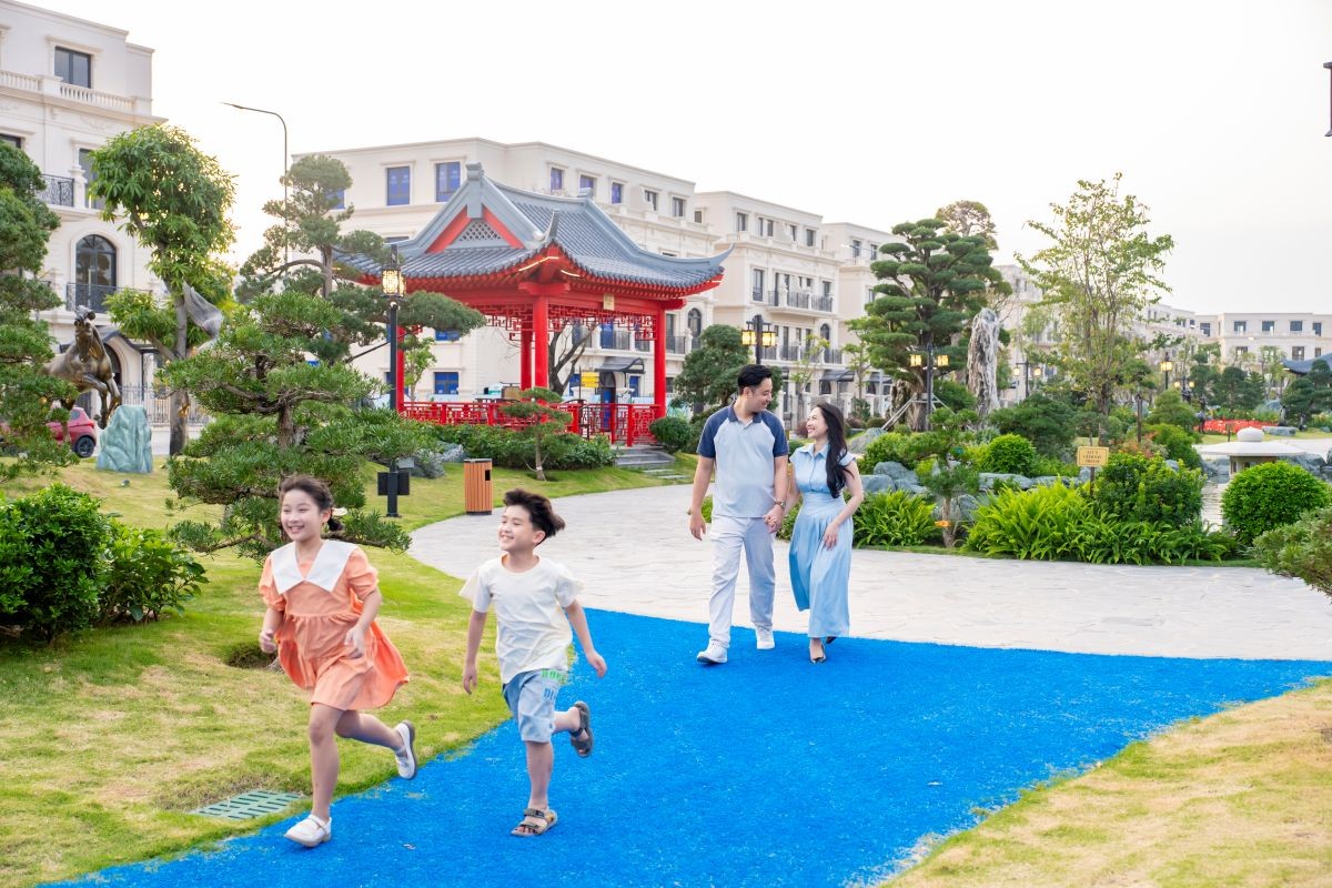 Hệ thống 31 công viên nội khu với tổng diện tích gần 18 ha tạo nên mạng lưới không gian xanh cho vận động, thư giãn và gắn kết gia đình.