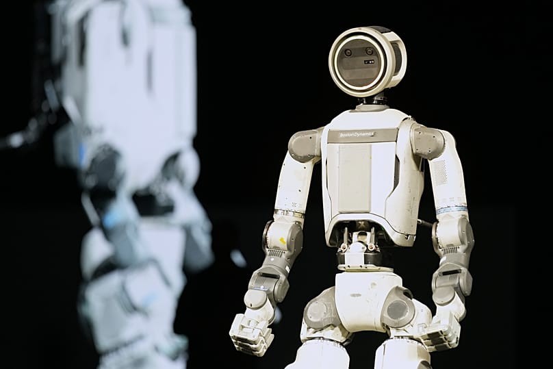 Robot Atlas trên sân khấu trong cuộc họp báo của Hyundai và Boston Dynamics trước thềm triển lãm CES tại Las Vegas. Ảnh: AP Photo/Abbie Parr.