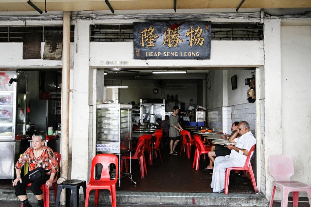 Tiệm kopitiam Heap Seng Leong mở cửa từ 5h đến 15h mỗi ngày. Ảnh: STB