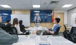 Học viên tham gia trải nghiệm lớp học CU Denver MBA tại Trường Đại học FPT.