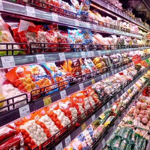 Thực phẩm được bày bán tại siêu thị. Ảnh: Thu Hằng.