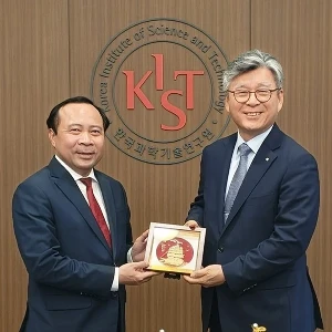 Bộ trưởng Vũ Hải Quân cùng Chủ tịch KIST Oh Sang Rok - Ảnh: Vụ Hợp tác quốc tế, Bộ Khoa học và Công nghệ.