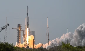 Một tên lửa Falcon 9 của SpaceX. Ảnh: CNBC