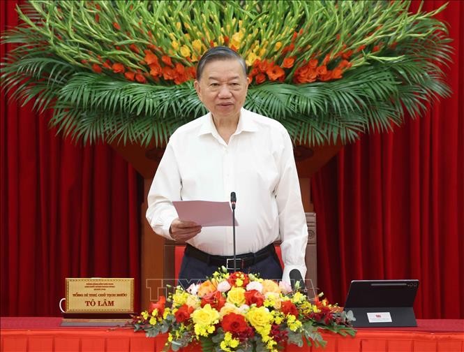 Tổng Bí thư, Chủ tịch nước Tô Lâm làm việc với Ban Chính sách, chiến lược Trung ương về phát huy sức mạnh tổng hợp của đội ngũ cán bộ các viện hàn lâm, viện nghiên cứu trong tham mưu chiến lược. Ảnh: TTXVN