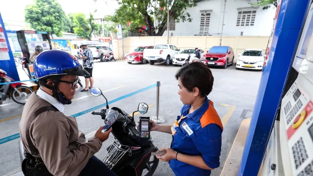 Vietnam extends preferential tax policies for fuel imports