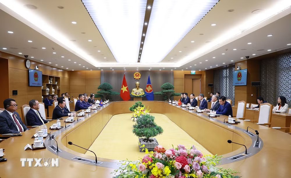 Thủ tướng Lê Minh Hưng tiếp Trưởng đoàn các nước tham dự Hội nghị các nước ASEAN về hợp tác đấu tranh với tội phạm truy nã. Ảnh: Dương Giang/TTXVN