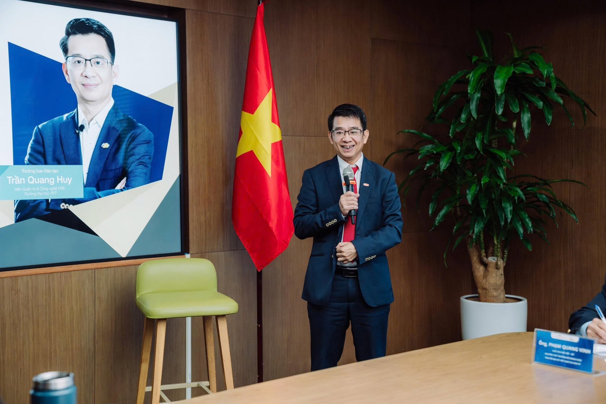 TS. Trần Quang Huy - Trưởng ban Đào tạo Viện Quản trị và Công nghệ FSB (Trường Đại học FPT) phát biểu tại lễ ra mắt chương trình CU Denver MBA tại Việt Nam.&nbsp;