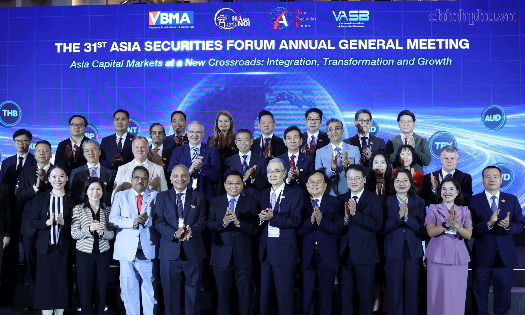 Deputy PM Nguyen Van Thang and delegates attend the 31st Asian Securities Forum (ASF) Annual General Meeting in Hanoi on October 1. (Photo: chinhphu.vn)