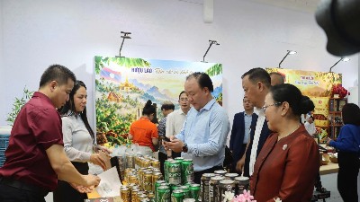 Vietnam - Laos Product Week held in Hanoi to accelerate bilateral trade