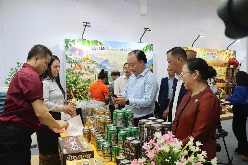 Vietnam - Laos Product Week held in Hanoi to accelerate bilateral trade