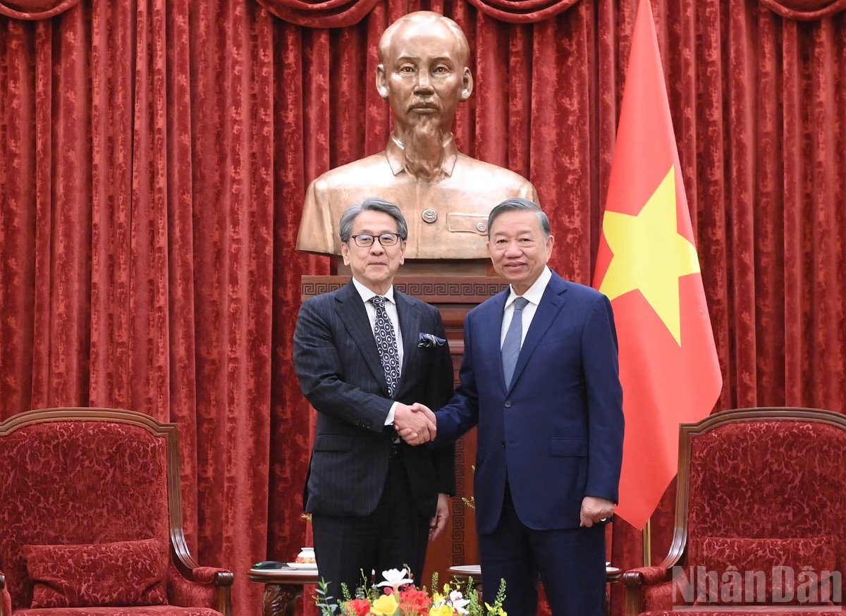 Tổng Bí thư, Chủ tịch nước Tô Lâm và ông Maeda Tadashi, Chủ tịch Hội đồng quản trị Ngân hàng Hợp tác Quốc tế Nhật Bản (JBIC). Ảnh: Đăng Khoa/Nhân Dân