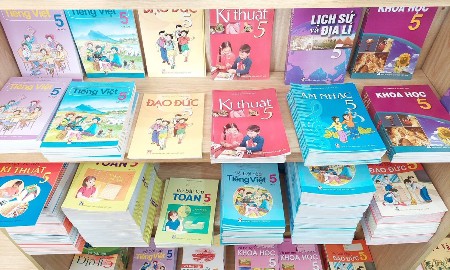 Bộ Giáo dục và Đào tạo sẽ tổ chức triển khai việc hoàn thiện sách giáo khoa, bảo đảm tính kế thừa, ổn định. Ảnh minh họa: VGP.