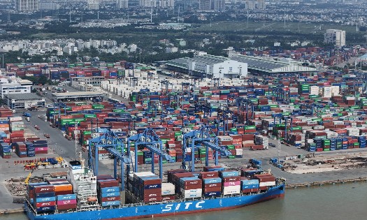 Những năm qua, hệ thống vận tải Việt Nam đã có bước phát triển vượt bậc. Ảnh: Việt Dũng.
