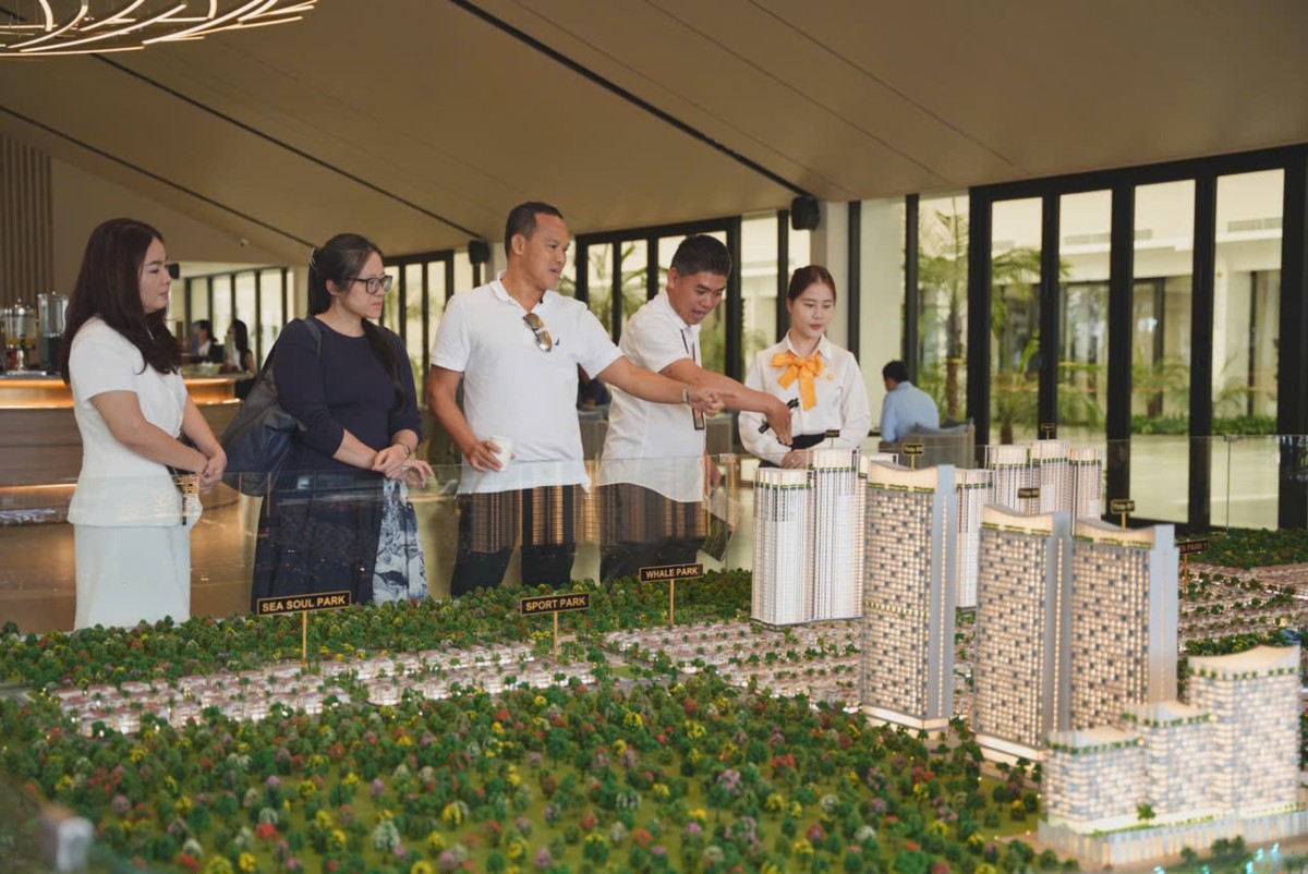 Khách hàng được trao thưởng và trải nghiệm không gian căn hộ mẫu trong cùng ngày.
