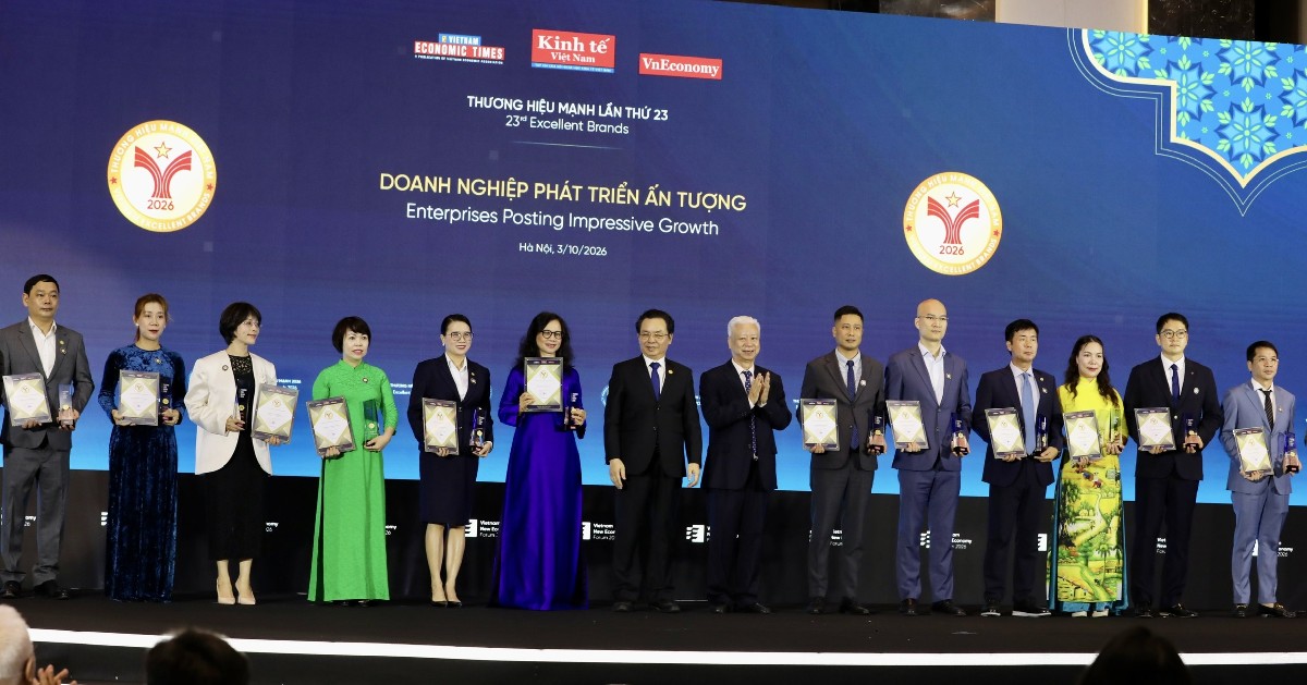 Vinh danh các Thương hiệu Doanh nghiệp Phát triển ấn tượng. Ảnh: Tri Phong