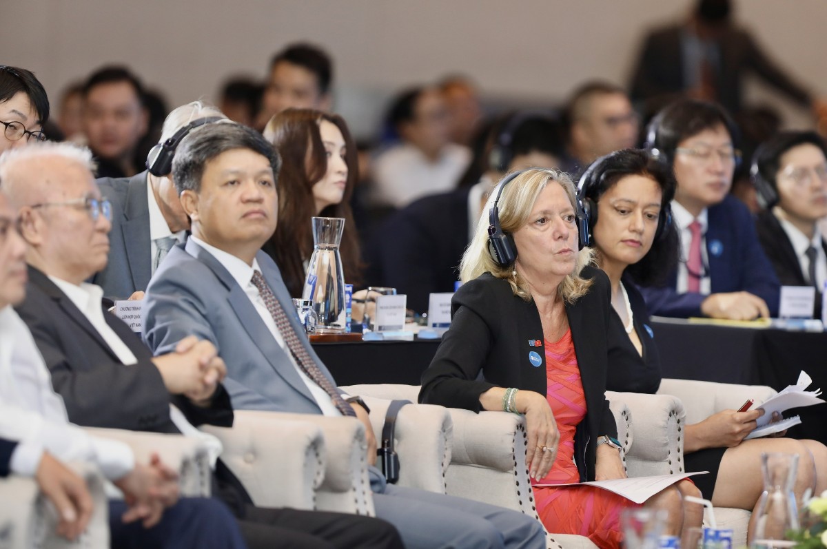 Các chuyên gia, doanh nghiệp tham dự diễn đàn. Ảnh: Việt Dũng.