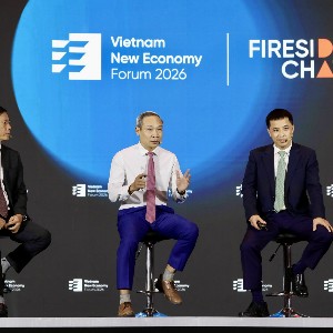 Các diễn giả trao đổi tại Phiên 1 Diễn đàn Kinh tế thường niên 2026. Ảnh: Việt Dũng.