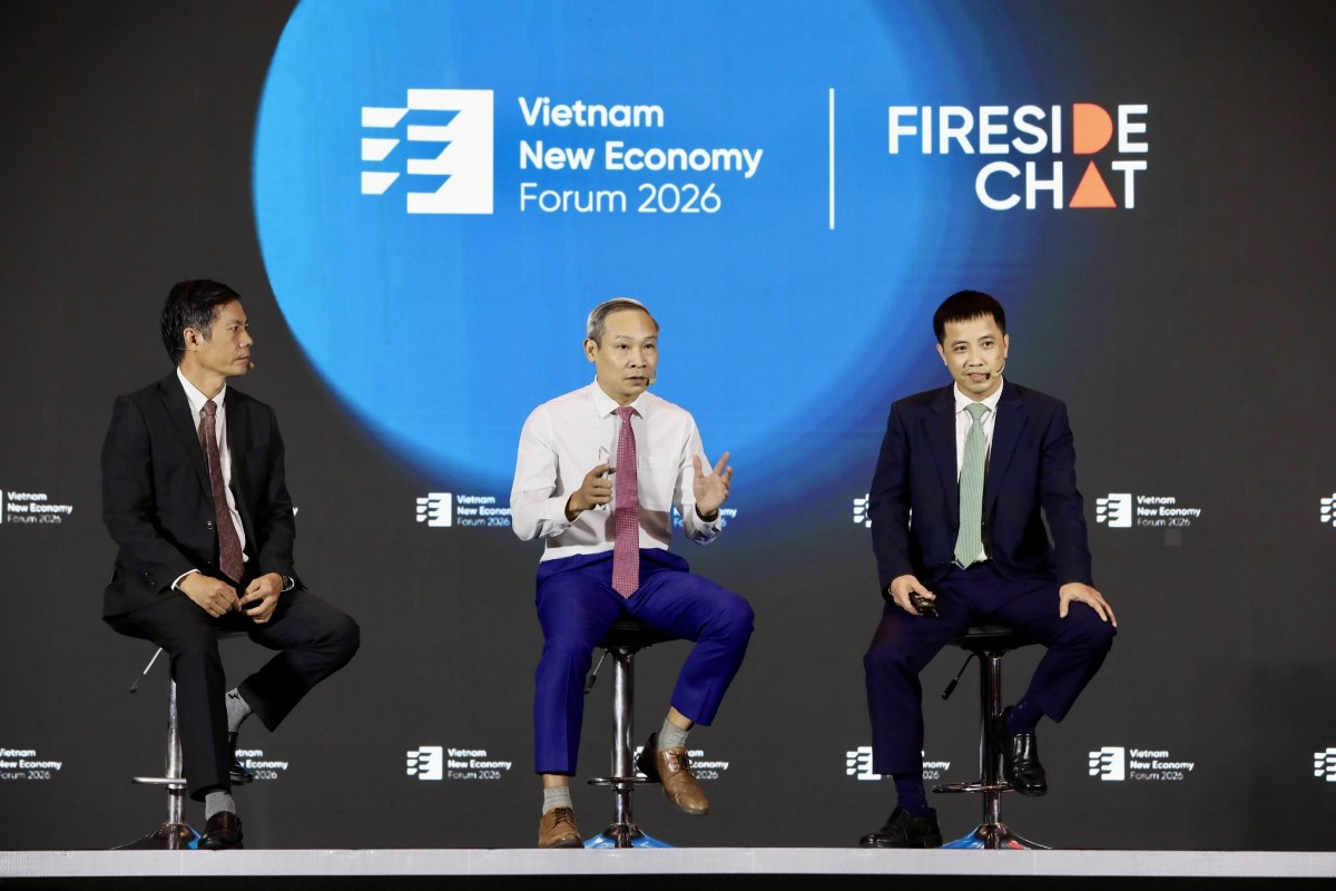 Các diễn giả trao đổi tại Phiên 1 Diễn đàn Kinh tế thường niên 2026. Ảnh: Việt Dũng.