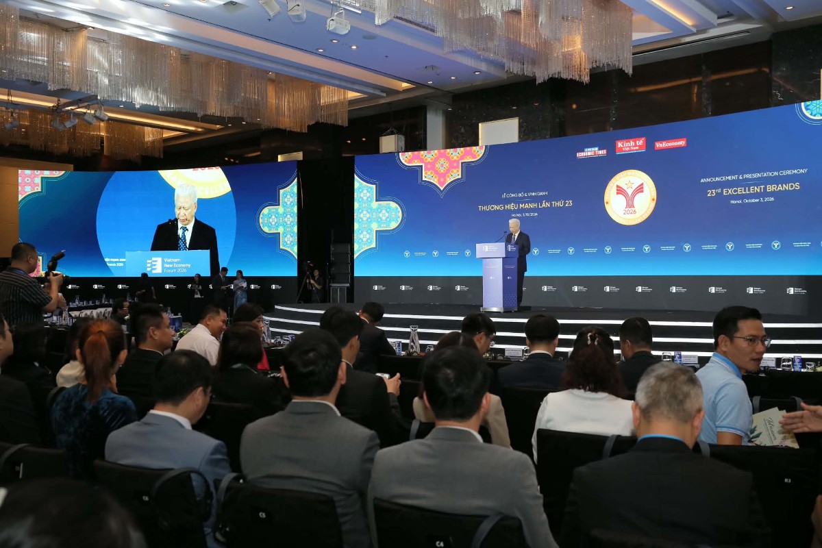Ông Đào Quang Bính, Phó Chủ tịch Hội đồng Biên tập Tạp chí Kinh tế Việt Nam – VnEconomy, phát biểu khai mạc chương trình Thương hiệu Mạnh 2026. Ảnh: Chu Khoa