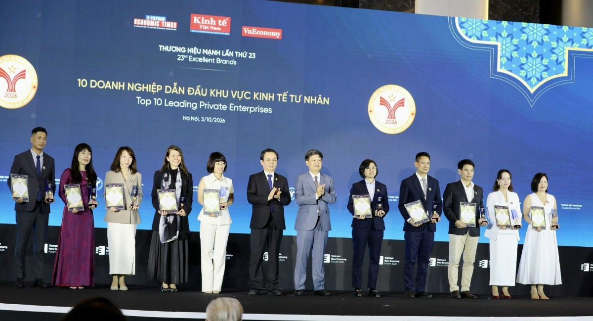 Vinh danh các Thương hiệu doanh nghiệp dẫn đầu Khu vực Kinh tế tư nhân. Ảnh: Tri Phong