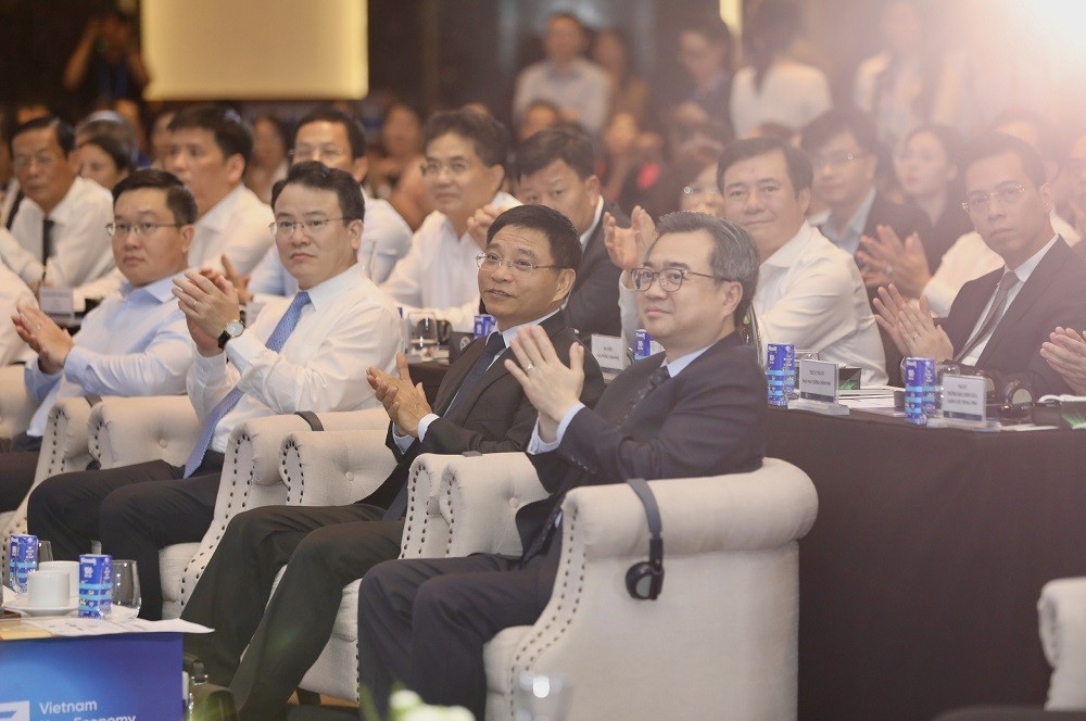 Trưởng Ban Chính sách, chiến lược Trung ương Nguyễn Thanh Nghị và Phó Thủ tướng Nguyễn Văn Thắng tại Diễn đàn. Ảnh: Việt Dũng.