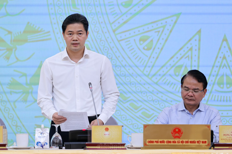 Thứ trưởng Bộ Y tế Vũ Mạnh Hà trả lời câu hỏi tại cuộc họp báo Chính phủ thường kỳ tháng 9 - Ảnh: chinhphu.vn/Nhật Bắc
