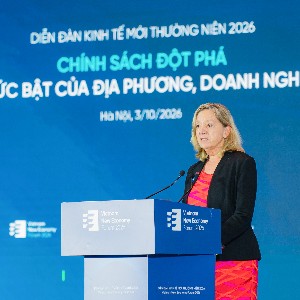 Bà Mariam J. Sherman, Giám đốc Ngân hàng Thế giới tại Việt Nam, Campuchia và CHDCND Lào, phát biểu tại Diễn đàn Kinh tế mới thường niên 2026. Ảnh: VnEconomy.