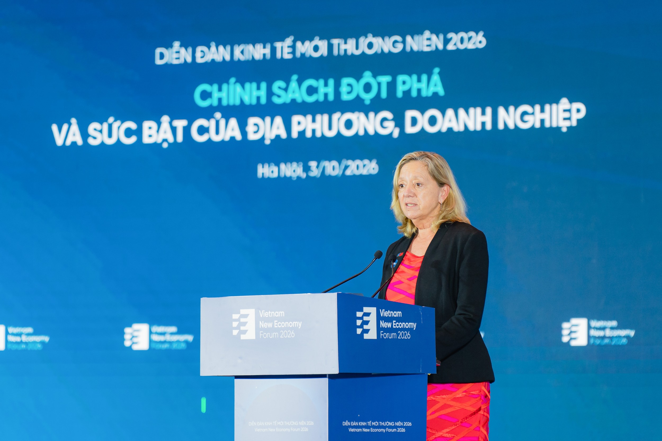 Trong khi đó, bà Mariam J.Sherman, Giám đốc Ngân hàng Thế giới (WB) tại Việt Nam, Campuchia và Lào nhận định bước đột phá tiếp theo của Việt Nam không chỉ phụ thuộc vào quy mô đầu tư, quan trọng hơn là năng lực triển khai cải cách hiệu quả và biến những thay đổi đó thành đời sống tốt hơn cho người dân. Ảnh: VnEconomy.