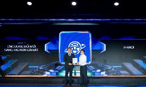 Ứng dụng Công dân Thủ đô số iHanoi được trao chứng nhận “Ứng dụng đổi mới sáng tạo nên cài đặt”. Ảnh: Đăng Khoa