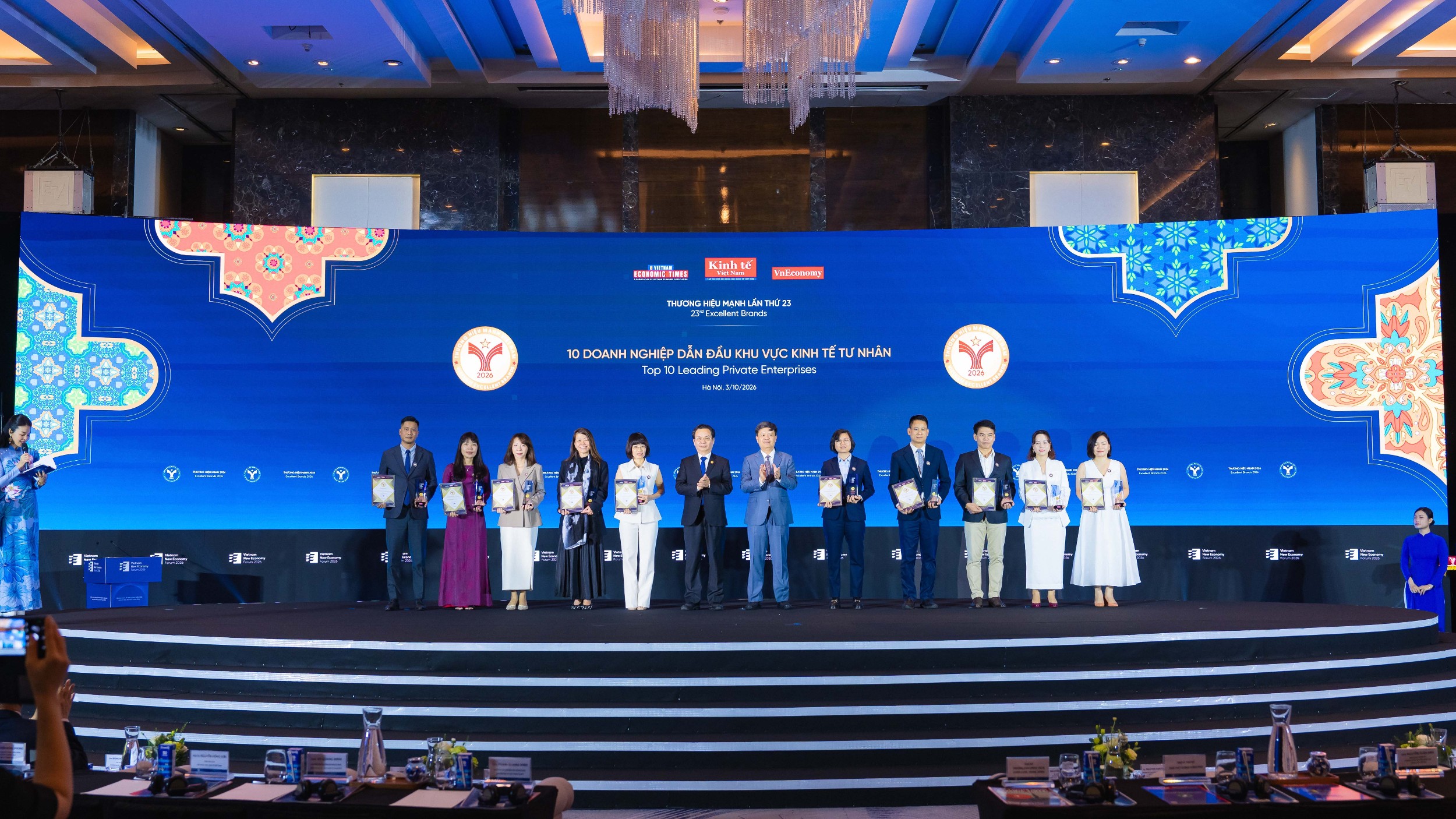 Vinh danh các Thương hiệu doanh nghiệp dẫn đầu Khu vực Kinh tế tư nhân. Ảnh: VnEconomy.
