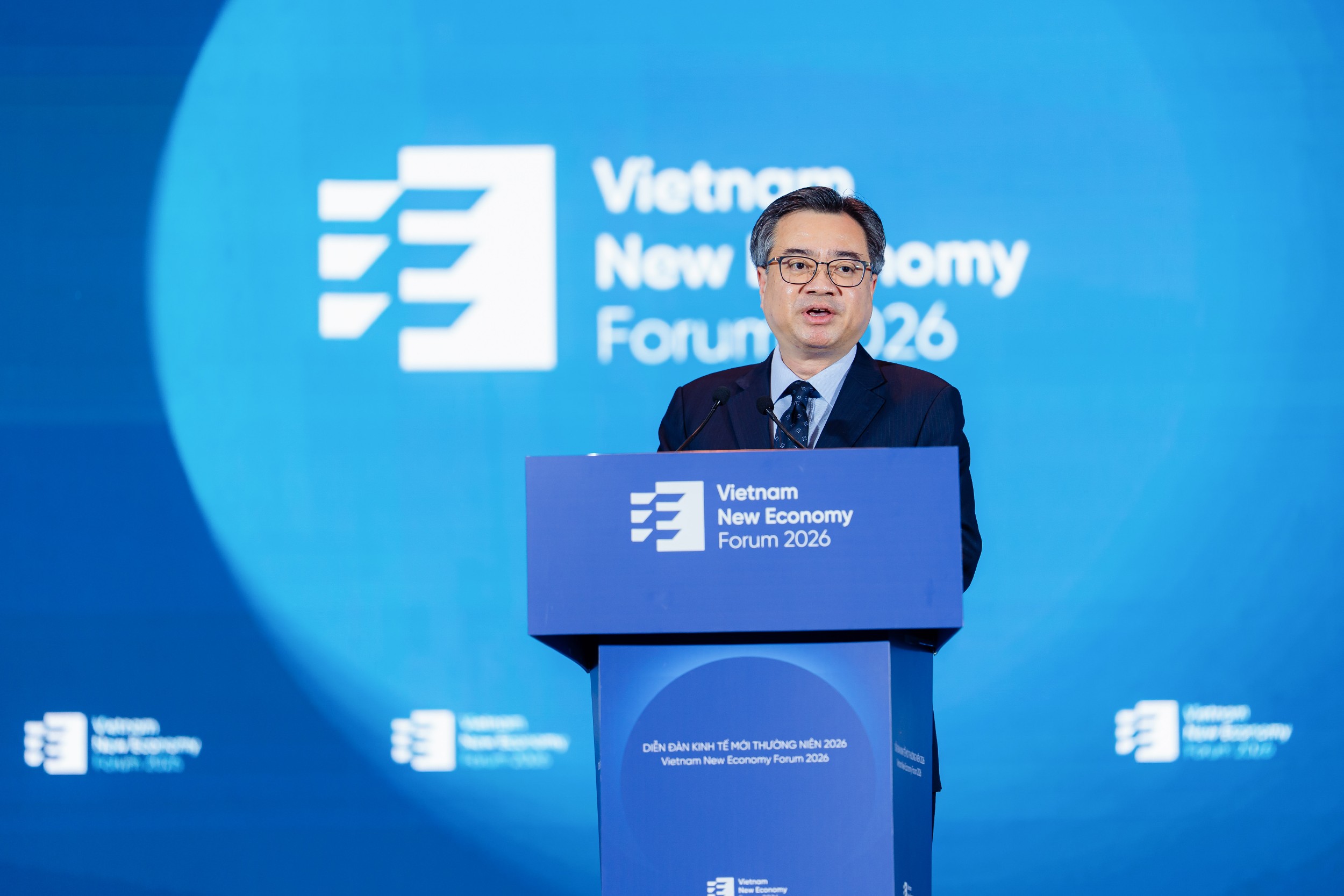 TS. Nguyễn Thanh Nghị, Ủy viên Bộ Chính trị, Bí thư Trung ương Đảng, Trưởng Ban Chính sách, chiến lược Trung ương, phát biểu khai mạc và đề dẫn tại Diễn đàn VNEF 2026. Ảnh: VnEconomy