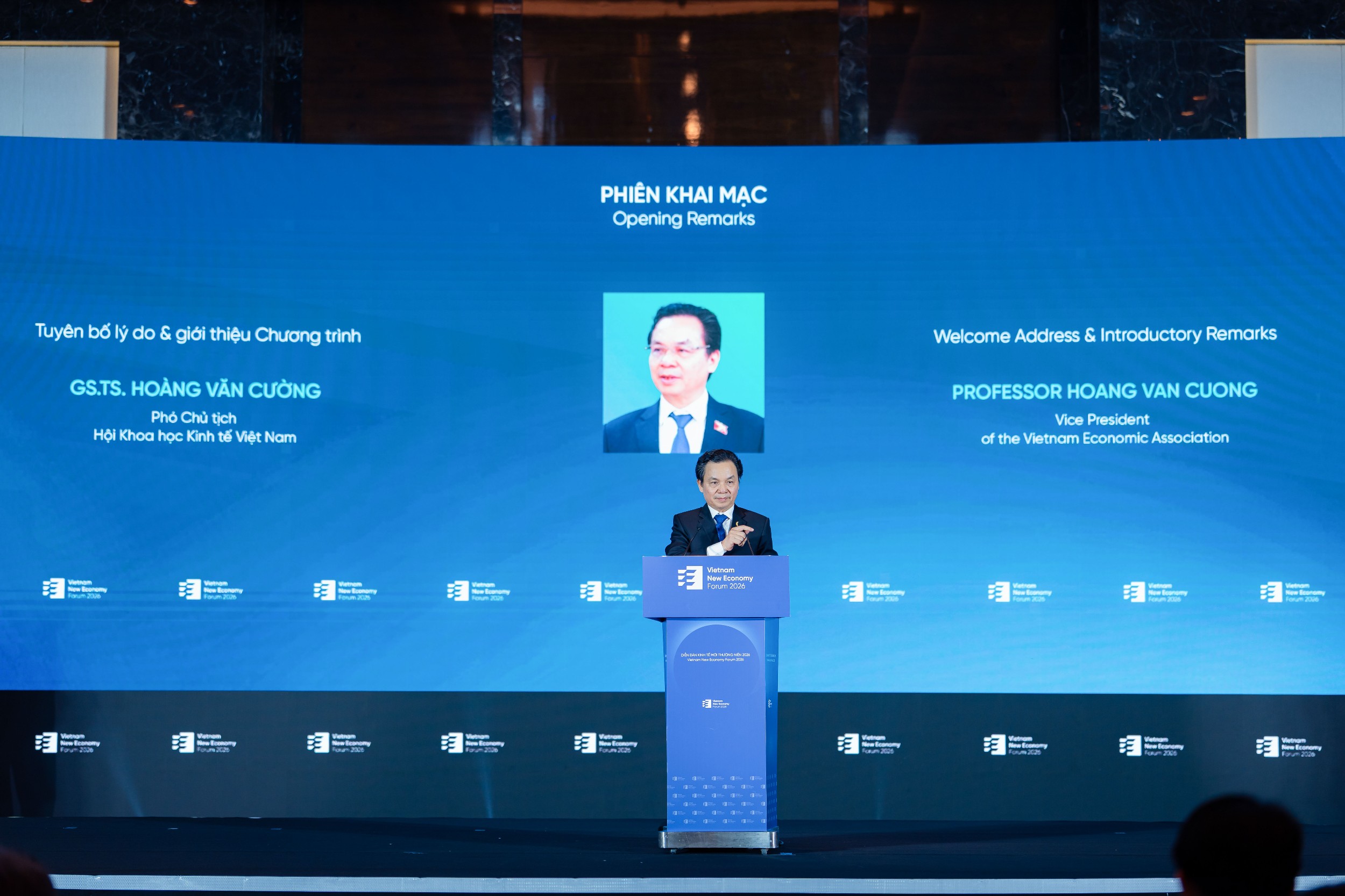 GS-TS Hoàng Văn Cường, Phó Chủ tịch Hội Khoa học Kinh tế Việt Nam, phát biểu khai mạc Diễn đàn Kinh tế mới thường niên 2026. Ảnh: VnEconomy.