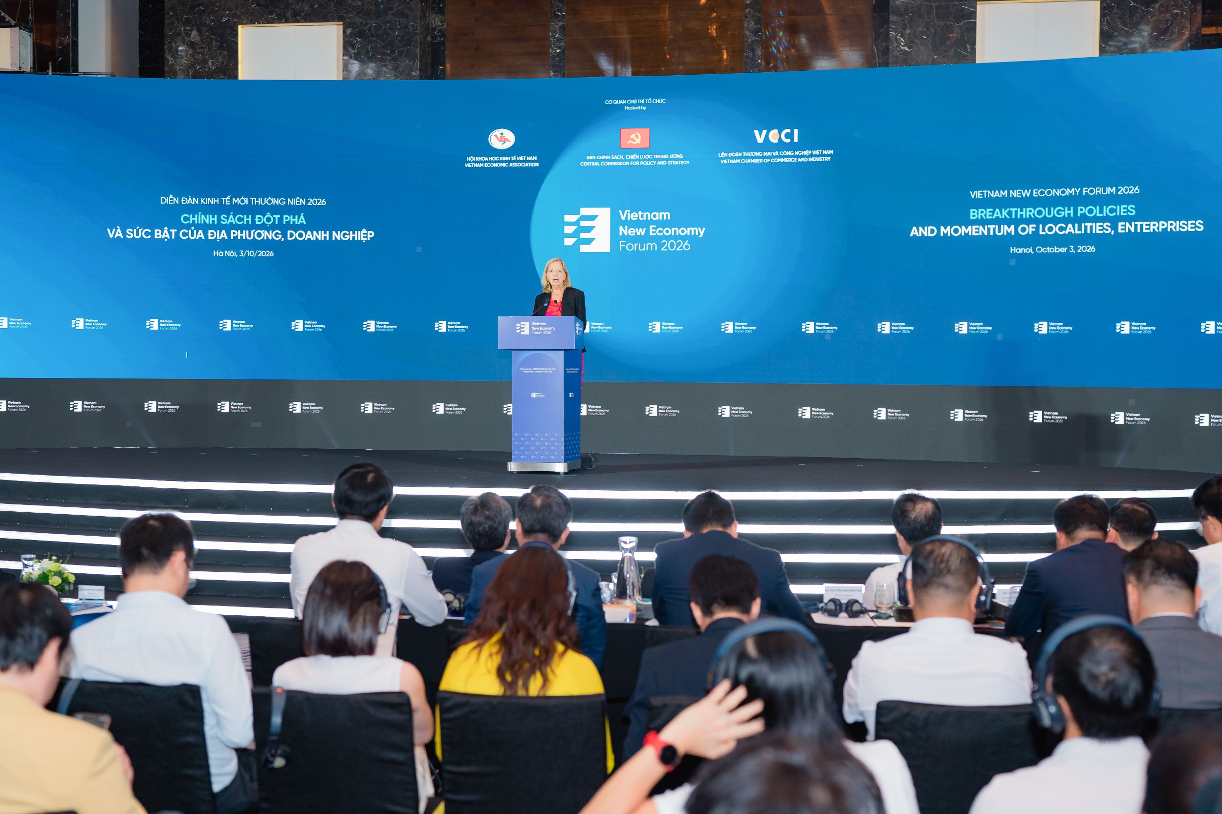 Bà Mariam J. Sherman cho rằng cải cách thể chế đôi khi bị xem là việc có thể làm sau, trong khi đây là một trong những cách thúc đẩy tăng trưởng mạnh mẽ nhất, bởi thể chế tốt giúp mọi khoản đầu tư phát huy hiệu quả hơn.