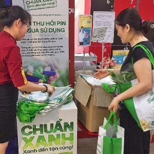 Xu hướng người tiêu dùng quan tâm đến tính thân thiện với môi trường, khả năng tái sử dụng hoặc dễ phân hủy của bao bì. Ảnh minh họa: Mai Anh