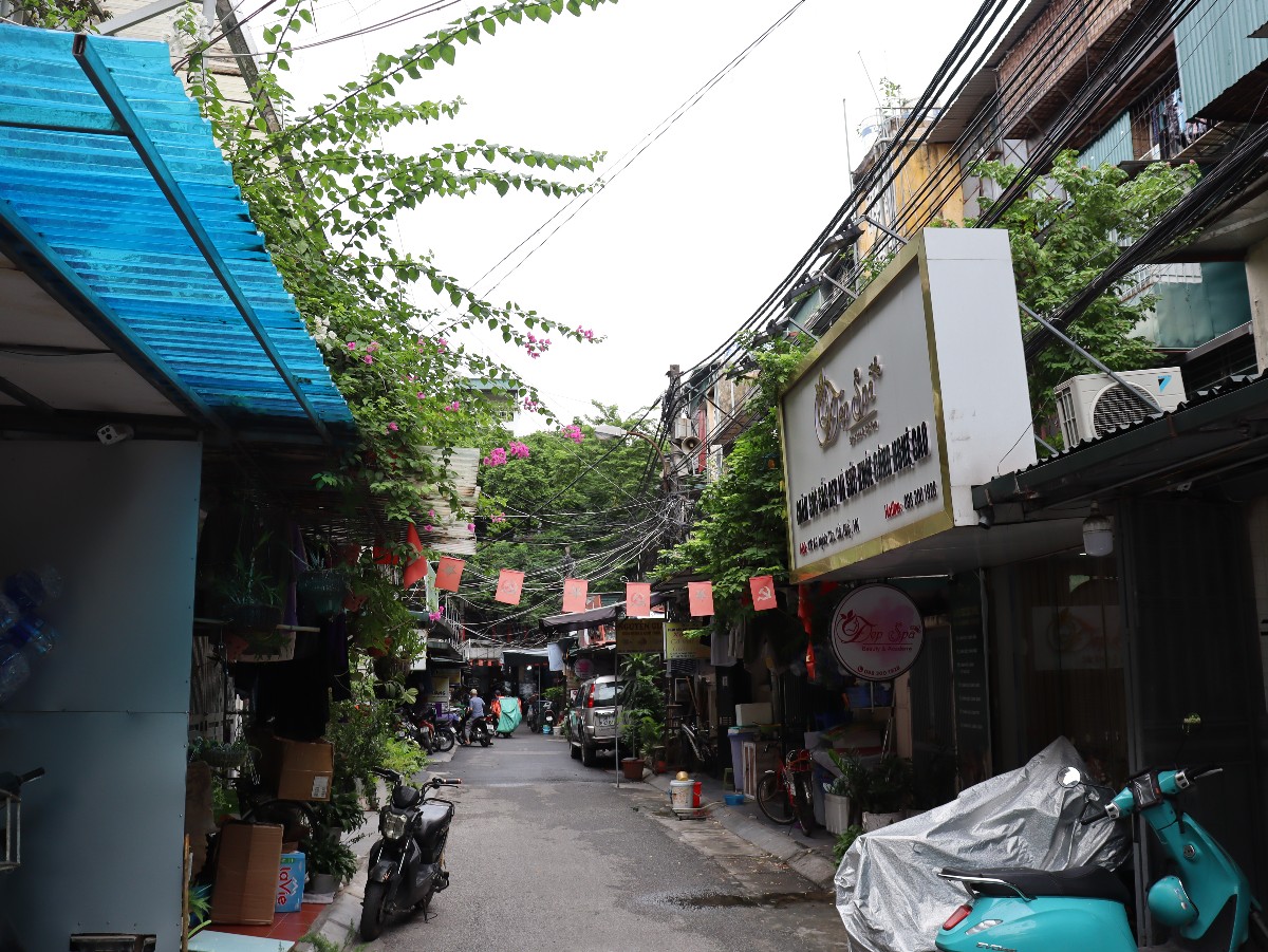 Cùng nằm trên địa bàn phường Nghĩa Đô, Khu tập thể Nghĩa Tân – nơi có gần 30 tòa chung cư cũ được xây dựng từ những năm 1980 – cũng sắp được tái thiết.