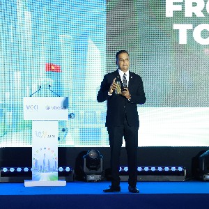 Tại phiên toàn thể VCSF 2026, ông Binu Jacob – Tổng giám đốc Nestlé Việt Nam, Đồng Chủ tịch VBCSD – trình bày tham luận “Kiến tạo lợi thế cạnh tranh cho Việt Nam – Hành trình từ nông trại vươn ra thế giới”, với hành trình của cà phê là câu chuyện xuyên suốt.