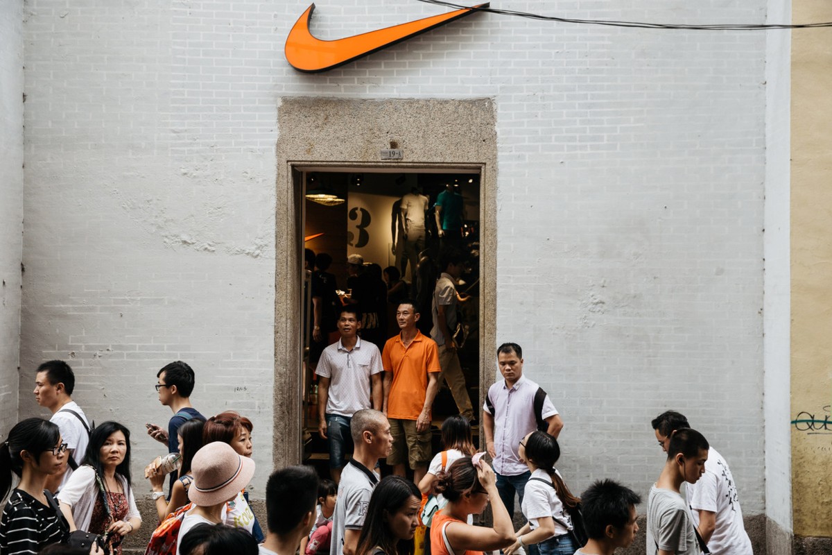Thị trường Trung Quốc vốn đóng góp khoảng 15% vào tổng doanh thu hàng năm của Nike. Ảnh: WSJ