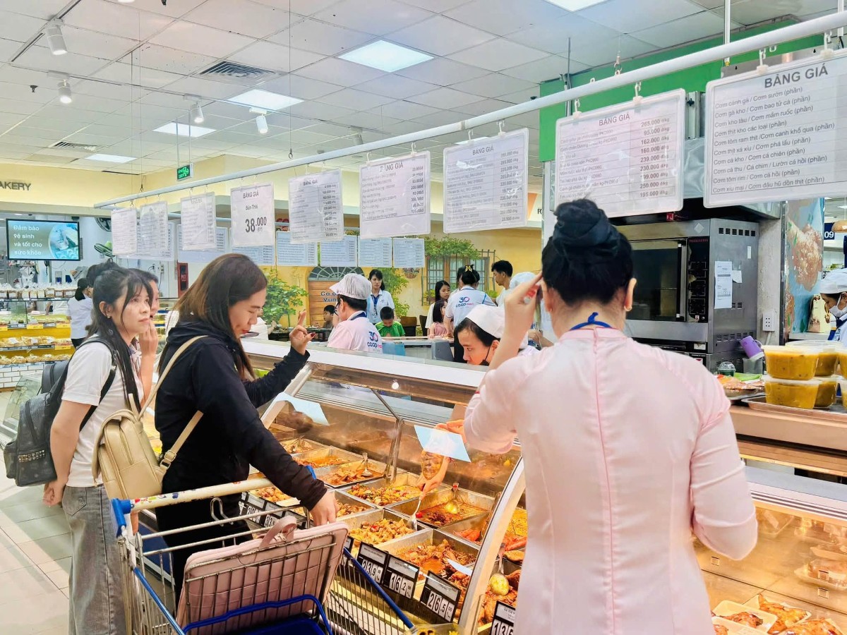 Chương trình giảm giá thường được các nhà bán lẻ áp dụng cho các nhóm hàng tiêu dùng thiết yếu. Ảnh: Co.opmart